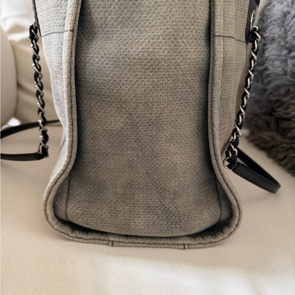 CHANEL Deauville Tote - Picture 4 of 16